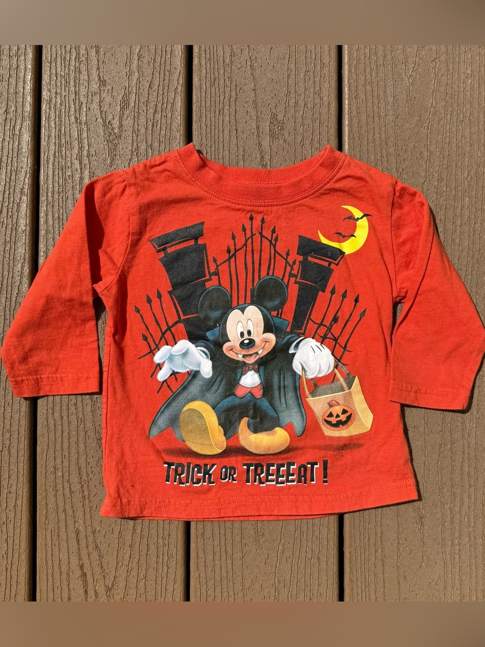 DISNEY MICKEY MOUSE “TRICK OR TREEEAT” HALLOWEEN UNISEX TEE SHIRT SIZE 18 MONTHS